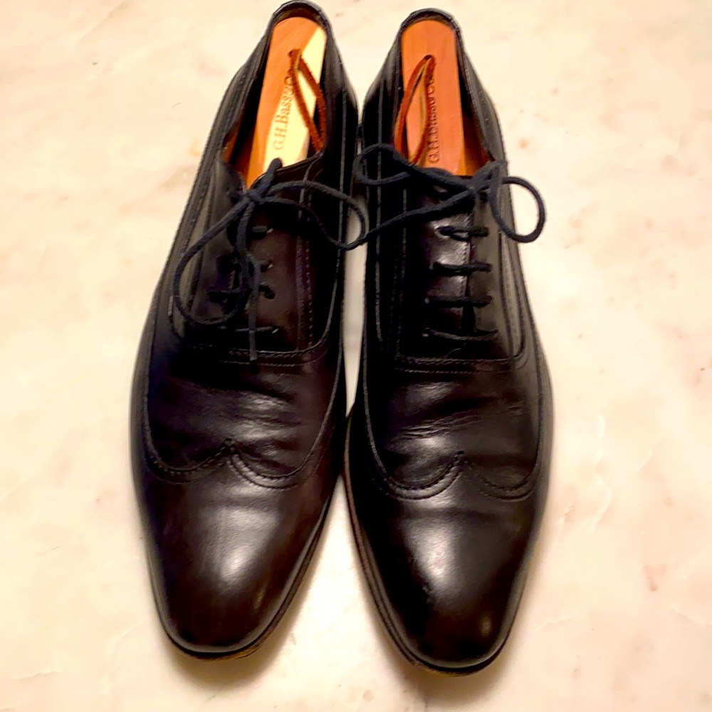 Men’s Gucci lace up wing tip dress shoes